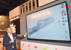 Tom Sontagg van Selo toont de avocadolijn die bij Nature's Pride is geleverd. De machine pakt in met robots (Pick en Place).